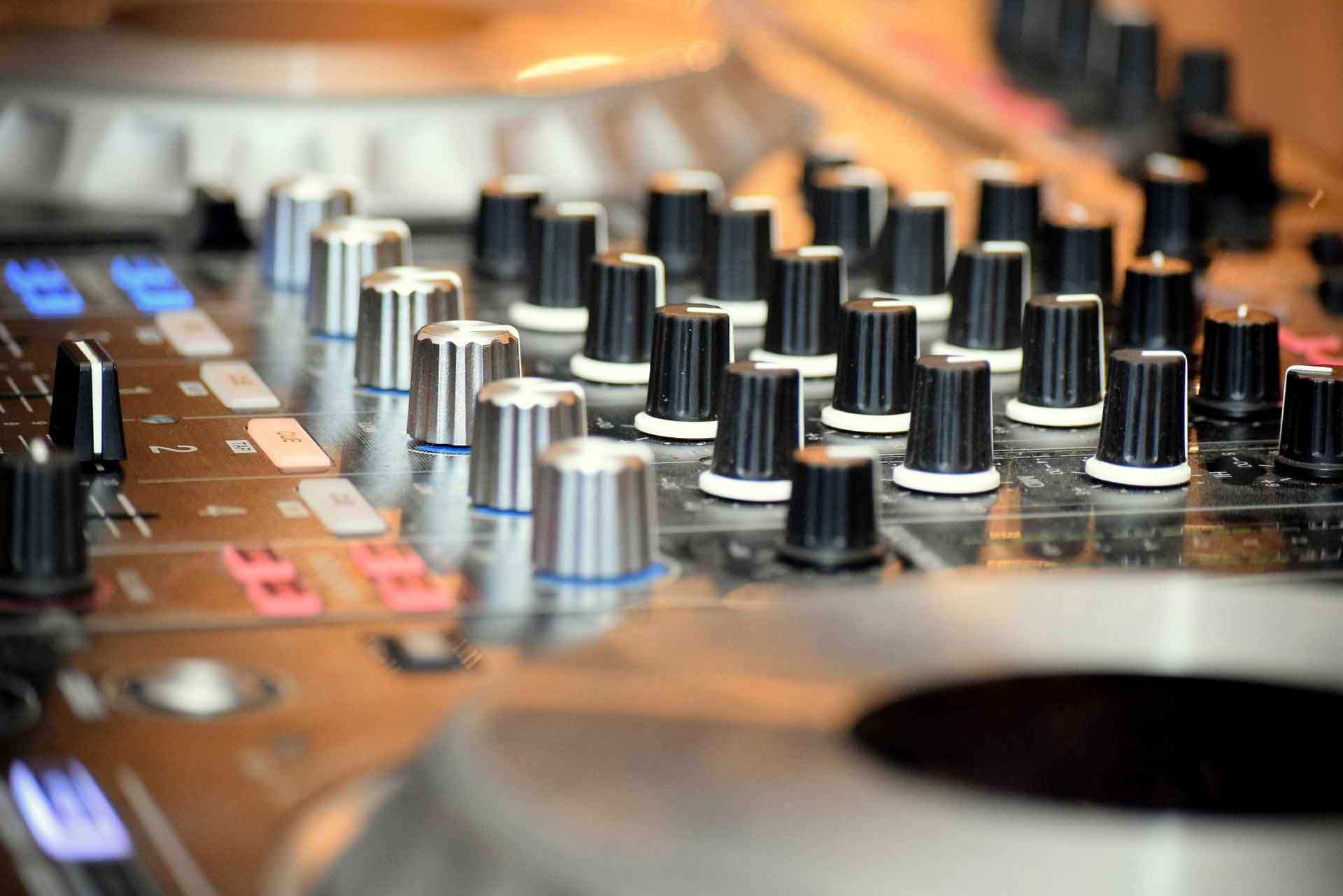 Everything You Need to Know About DJ Sydney Confetti